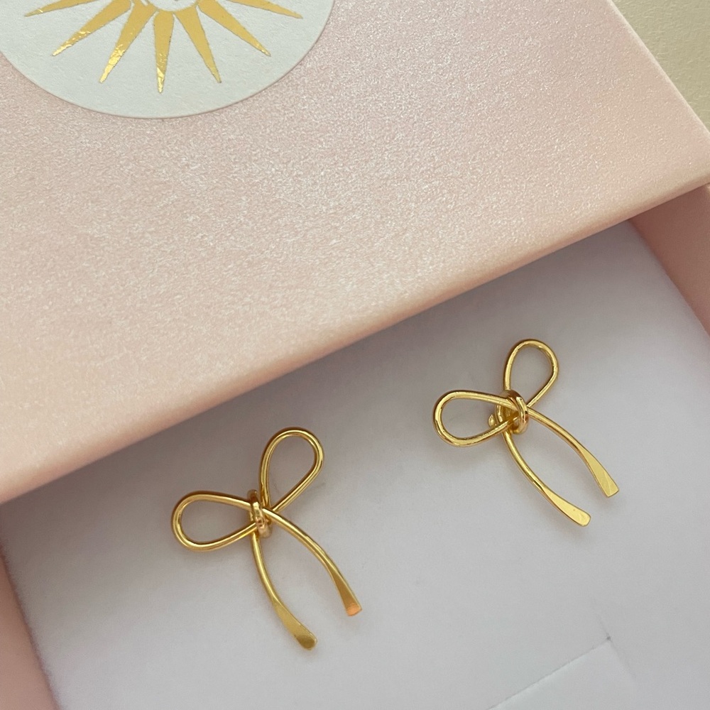 Gold Bow stud Earrings